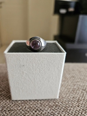 Vintage ring with amethyst like new