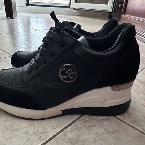 Modenas women's athletic shoes black like new