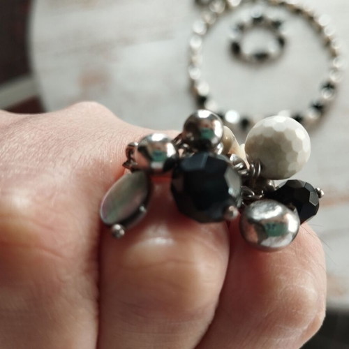 Jewelry set white-black faux like new