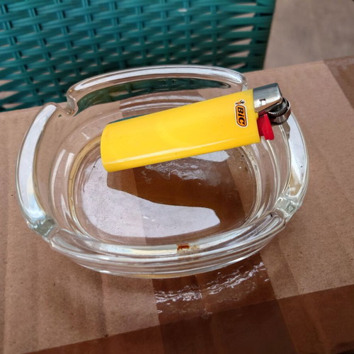 Glass oval ashtrays like new, pack of 18