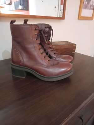 Burgundy ankle boots used size 39 with low heel