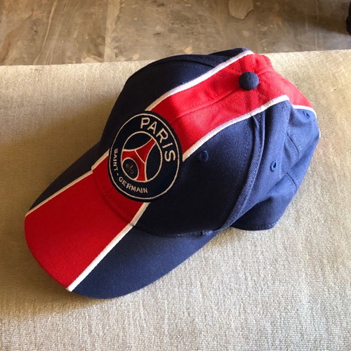Paris cap like new, authentic