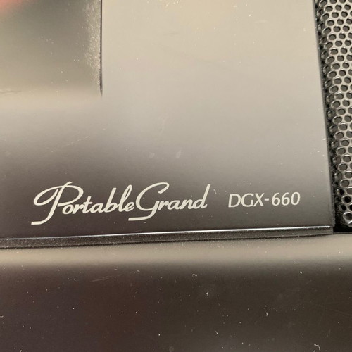 Yamaha Portable Grand DGX-660 electric piano used, black
