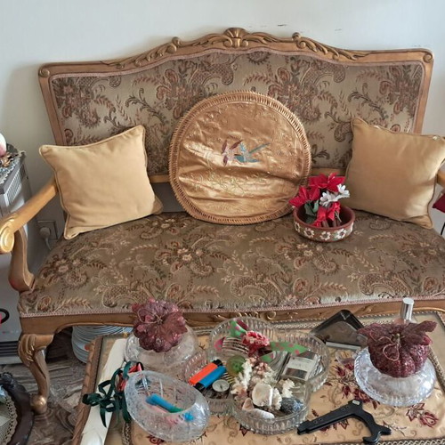 Classic living room set with gold leaf, like new
