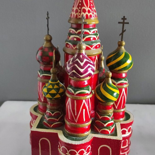Vintage Saint Basil's Cathedral music box like new
