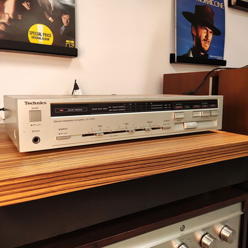 Technics SU-Z250 integrated stereo amplifier used, 2x30W RMS, Phono Japan