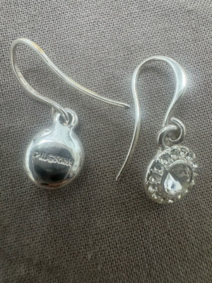 Silver dangling earrings like new, elegant design