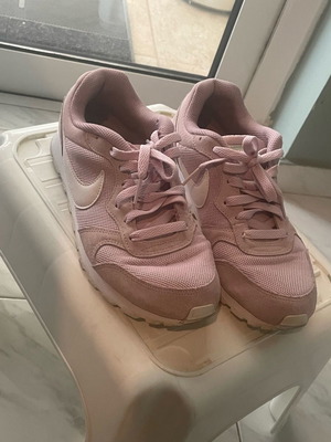 Nike sneakers used, size 39, soft pink color