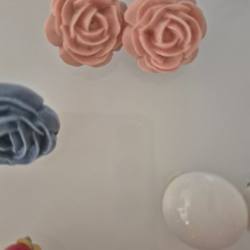 Clip-on earrings pack of 5 pairs like new