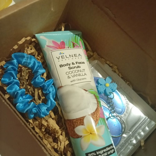 Gift set with skincare and stationery products, new
