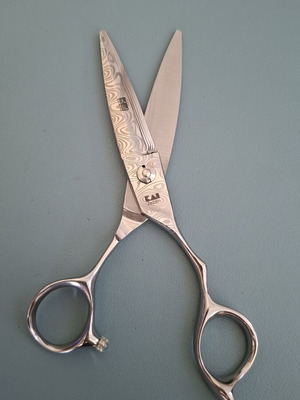 Hairdressing scissors lightly used