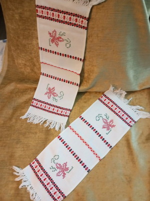 Set of two handwoven towels like new with embroidered rose