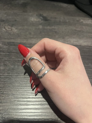 Silver ring brand new in excellent condition