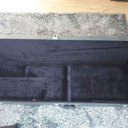 Electric guitar case 120 cm x 37 cm like new