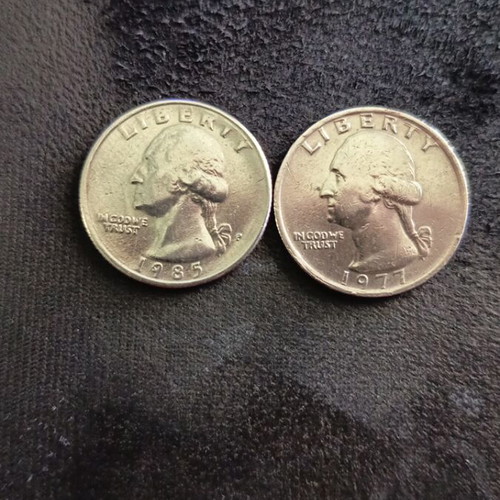 Set of 2 US collectible quarters like new (1977 & 1985-P)