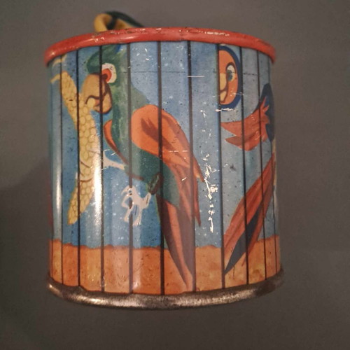Collectible metal piggy bank used with bird designs