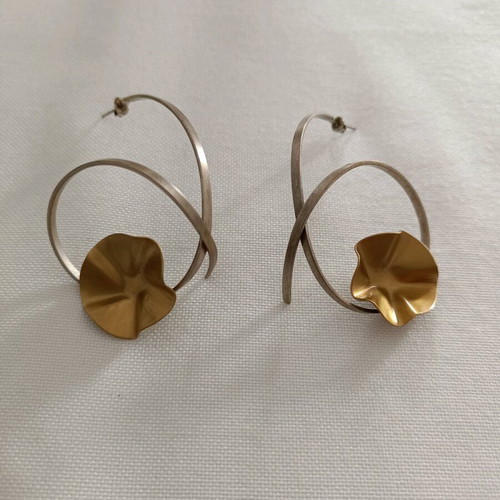 Handmade steel earrings with gold flowers new