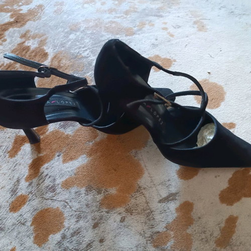 Pura Lopez black castor pumps like new, size 38, 10 cm heel