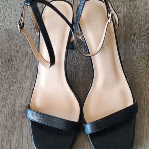 La Bottine Souriante black sandals new, synthetic leather, size 39
