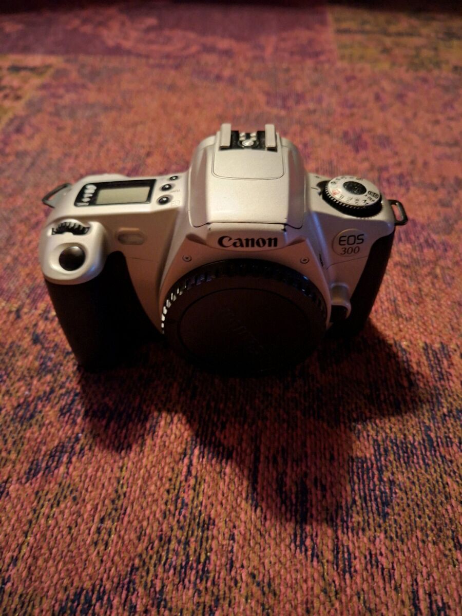 Canon EOS 300 camera used with EF… - € 110,00 - Vendora.cy