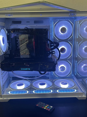 Gaming PC like new with Ryzen 5 5600x and Rx 5700xt 8GB