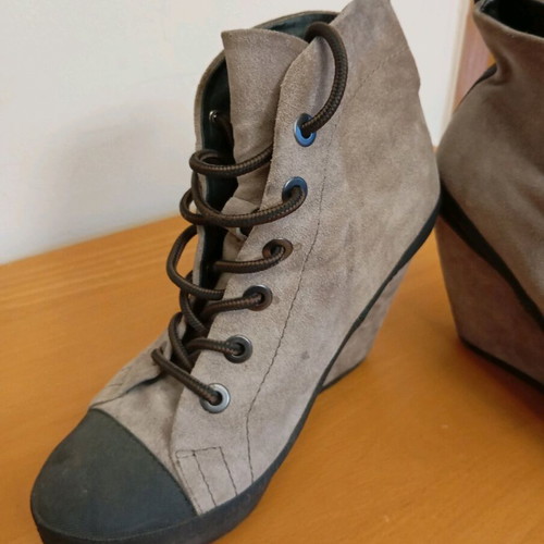 Cleo Gatzeli women's beige suede ankle boots like new