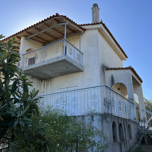 Detached house in Loukisia with sea view, garden and fireplace