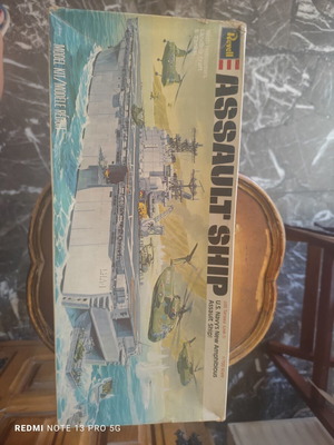 Revell Assault Ship model kit 1/720 scale H-406, vintage