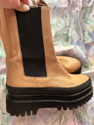 Paloma Barcelo boots size 37 like new