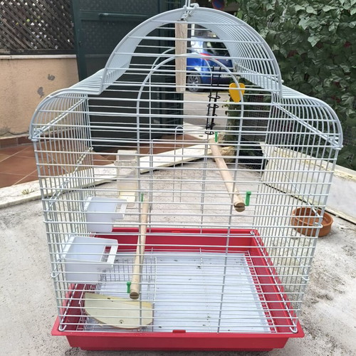 Metal birdcage like new with perches and feeders