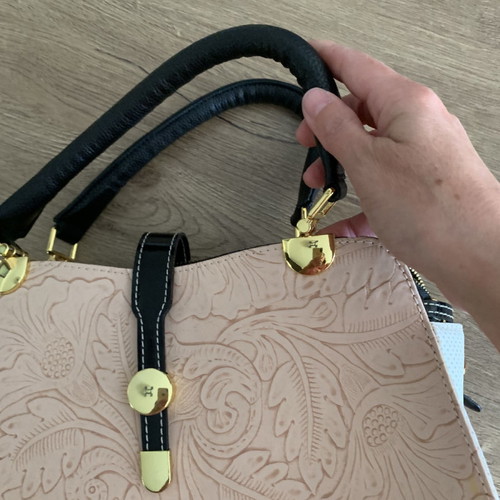 Elizabeth George handbag like new, powder pink