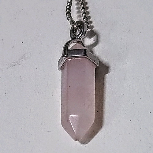 Rose quartz pendant new, length 3.5 cm