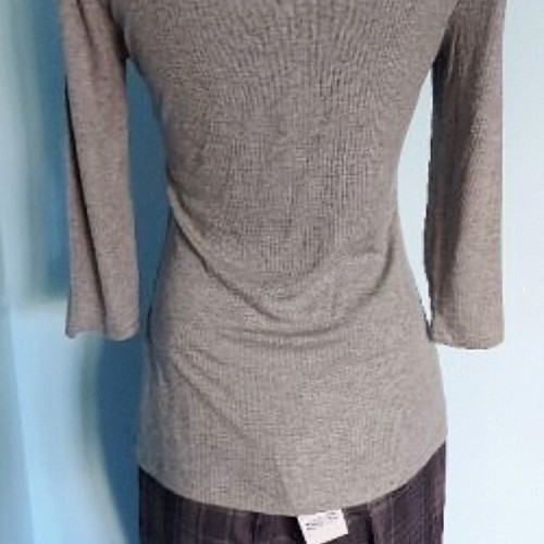 Suzy Shier blouse like new, elastic with 7/8 sleeves, fitted silhouette