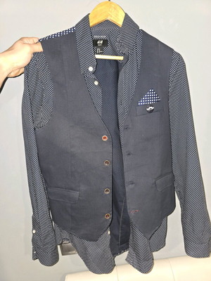 Gabbiano vest and H&M medium shirt set like new
