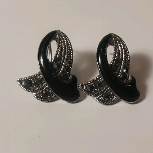 Earrings like new for chic looks, black and silver