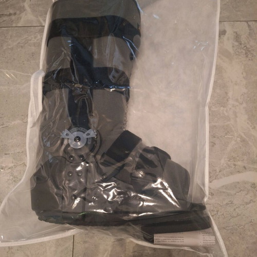 Ankle brace boot like new, size L with inflatable cushions