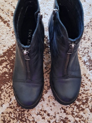 Eva Minge women's boots natural leather like new, black, size 40