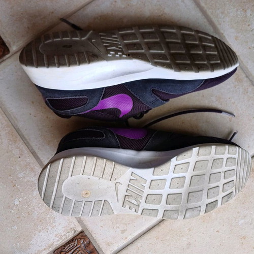 Nike purple athletic shoes like new, size 40.5 with double laces