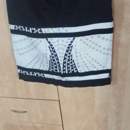 Women's Skirt knee-length, like new, black and white