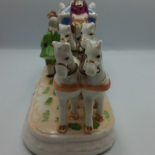 Porcelain decorative Rococo Victorian carriage like new
