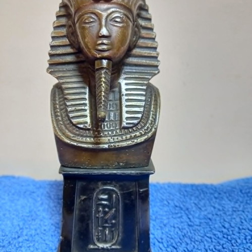 Heavy bronze statue of Tutankhamun used