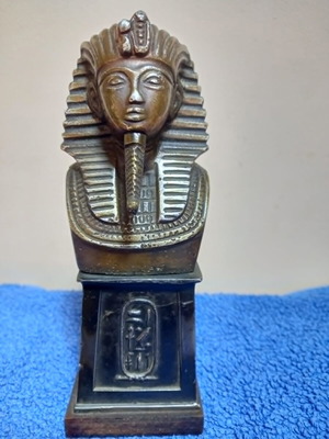 Heavy bronze statue of Tutankhamun used