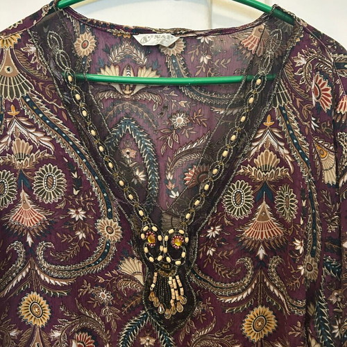 Blouse with lacouri pattern like new, size XL