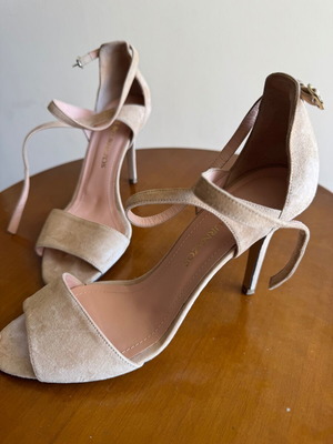 Bourbazos nude suede pumps like new, size 40