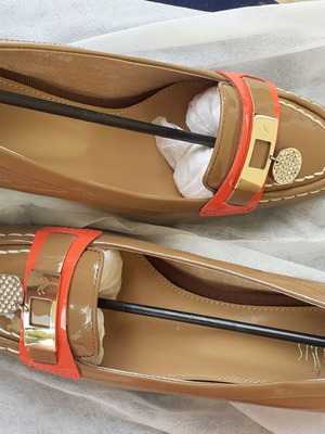 Esthissis pumps new with low heel in beige and red