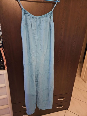 Blue one-piece jumpsuit used, one size baggy