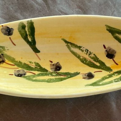 Ceramic small serving plate new, leaf-shaped with painted olives
