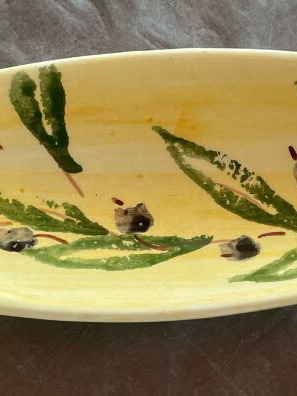 Ceramic small serving plate new, leaf-shaped with painted olives