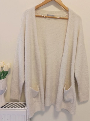 Ζακέτα fuzzy Bershka μεταχειρισμένη, εκρού, μέγεθος S