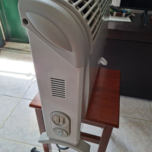 Delonghi space heater like new, modern design